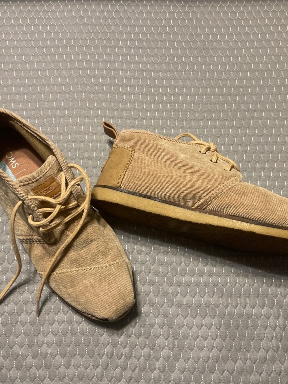 Shoes - Picture 5 of 6